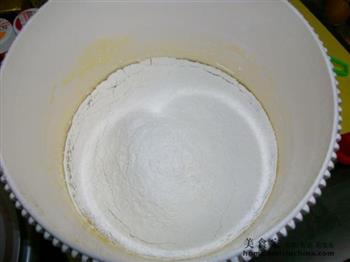 榴莲蛋糕卷的做法步骤3