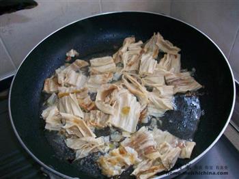 腐竹炒白菜的做法步骤2