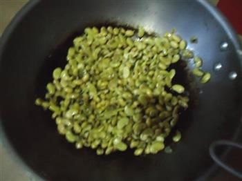 素炒什锦蚕豆的做法步骤2