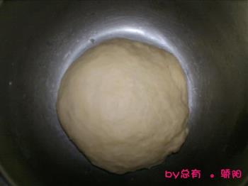 豆沙面包的做法图解2