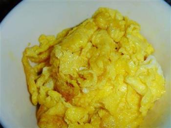 酸菜鸡蛋炒蚕豆米的做法步骤7