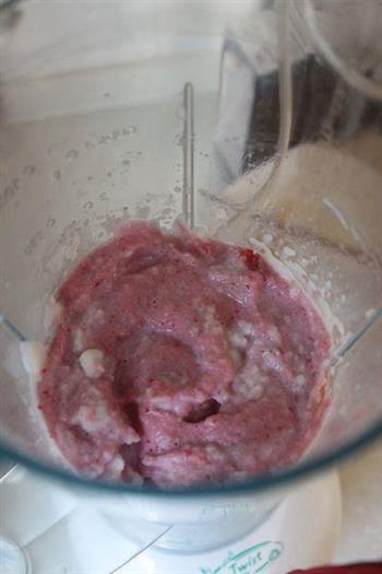 草莓奶昔的做法步骤6