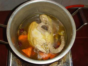 药膳上汤浸鸡的做法步骤3