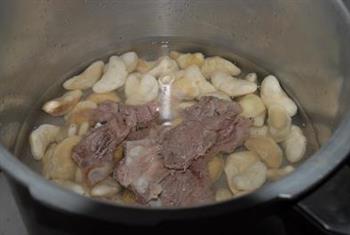 菱角猪骨汤的做法步骤5