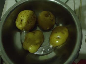 拔丝土豆球的做法步骤1
