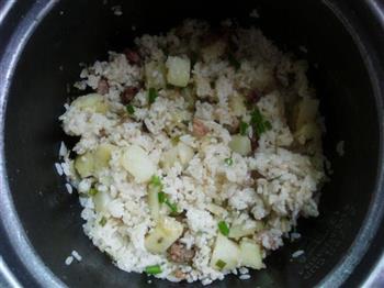 土豆腊肠焖饭的做法步骤11