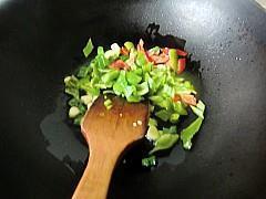 青椒炒臭豆腐的做法步骤6