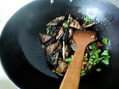 青椒炒臭豆腐的做法步骤9