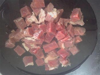 土豆胡萝卜炖牛肉的做法图解2