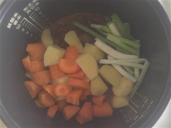 土豆胡萝卜炖牛肉的做法步骤6