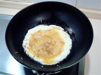 银鱼干煎蛋的做法步骤4