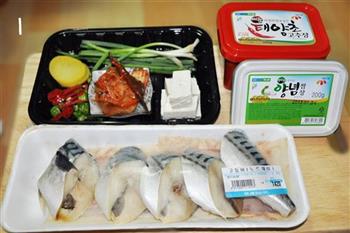 韩式辣白菜鲭鱼汤的做法步骤1