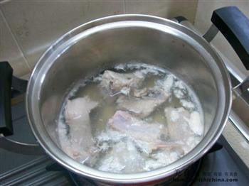 西洋菜排骨汤的做法步骤2