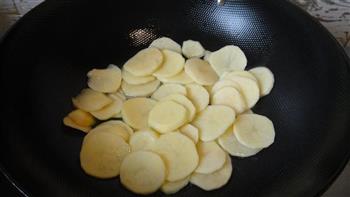 剁椒炒土豆片的做法步骤4