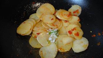 剁椒炒土豆片的做法步骤9