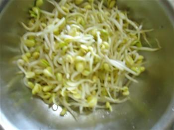 黄豆芽炒粉条的做法步骤1