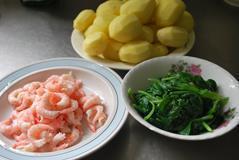 菠菜虾仁烤土豆的做法步骤3