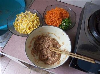 玉米胡猪肉锅贴的做法步骤2