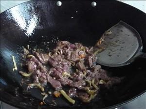 红薯藤炒牛肉的做法步骤4