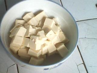凉拌皮蛋豆腐的做法步骤3