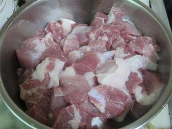 豆泡红烧肉的做法步骤1