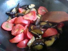 西红柿烧茄子的做法步骤5
