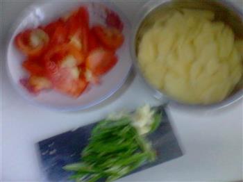 青椒西红柿炒土豆的做法步骤1