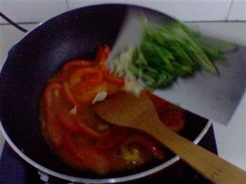 青椒西红柿炒土豆的做法步骤4