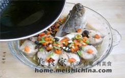 香辣豆豉蒸鲈鱼的做法步骤8