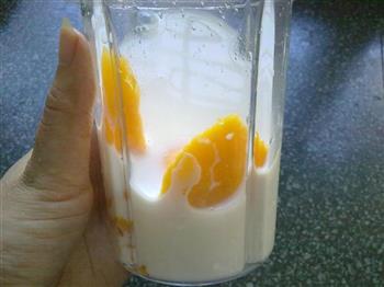 牛奶芒果布丁的做法步骤4