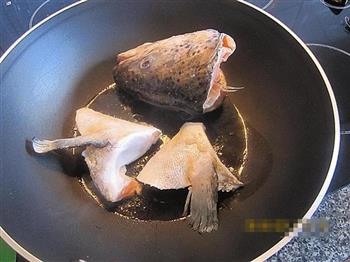 三文鱼头豆腐汤的做法步骤1