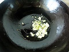 牛肉豆豉炒凉粉的做法步骤3