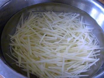 韭菜炒土豆丝的做法步骤2