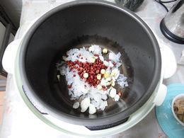 银耳百合红豆粥的做法图解4