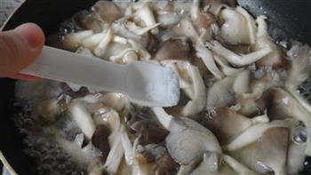 蘑菇炒肉片的做法步骤9
