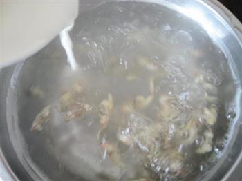 蛤蜊紫菜蛋花汤的做法步骤2