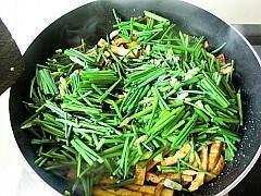 韭菜苔炒豆腐的做法图解10