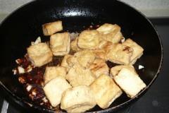 酱烧臭豆腐的做法步骤7