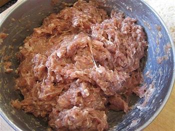 黑椒汁蘑菇酿猪肉的做法步骤1