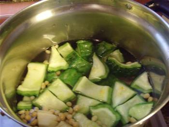 苦瓜蠔豉排骨汤的做法步骤4