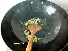 醋烹绿豆芽的做法图解1