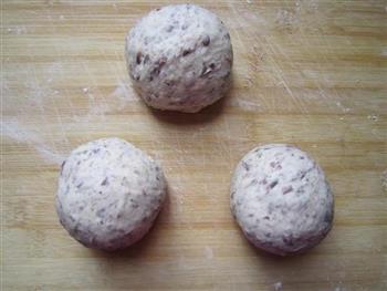 红豆酥松粒辫子包的做法步骤6