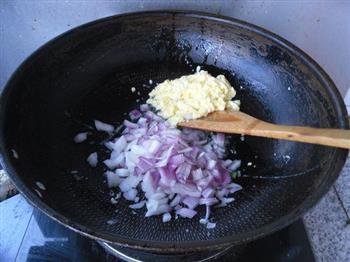 洋葱蛋炒饭的做法步骤4