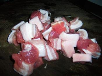 马哈鱼炖五花肉的做法步骤4