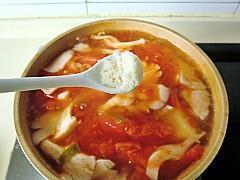 西红柿豆腐汤的做法步骤10
