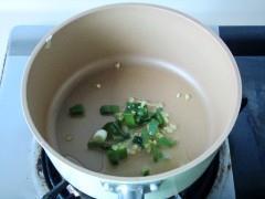 西红柿豆腐汤的做法步骤4