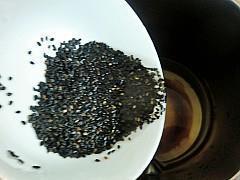 黑芝麻花生豆浆的做法步骤3