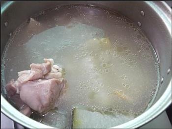冬瓜薏米猪骨汤的做法图解5