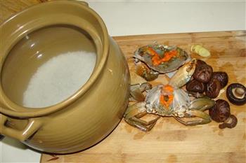 膏蟹鲜虾香菇粥的做法图解1