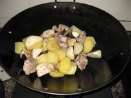 土豆焖排骨的做法步骤10